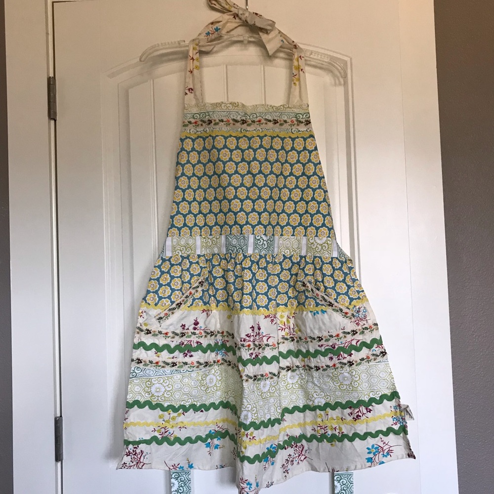 Rare Anthropologie apron floral, embroidered